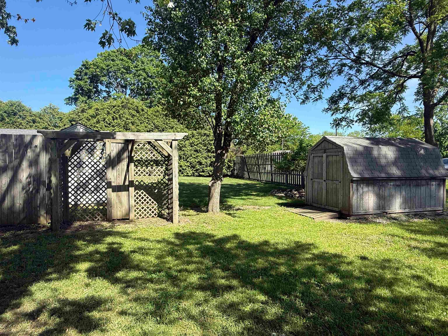 1427 W King St, image 6