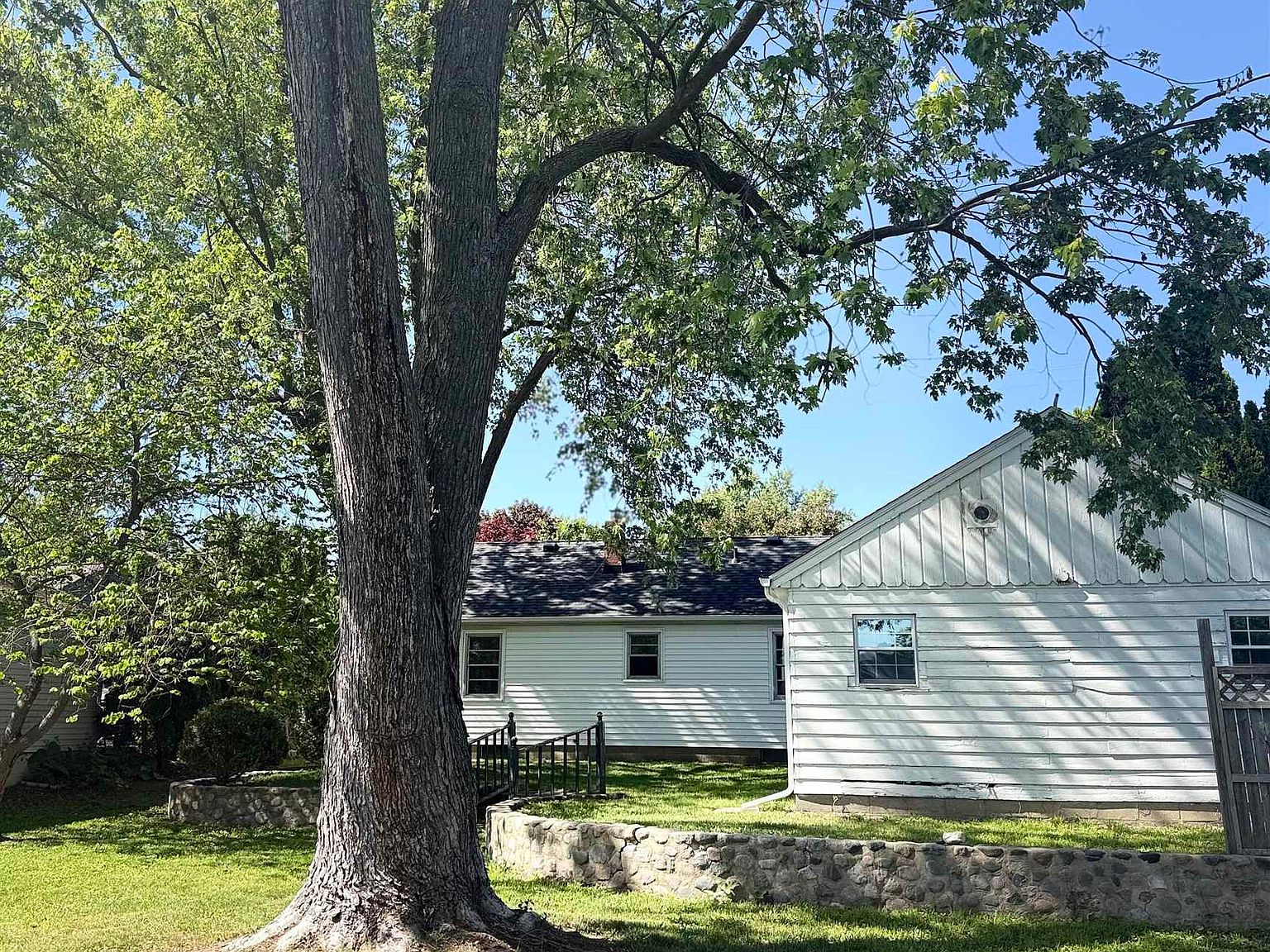 1427 W King St, image 5