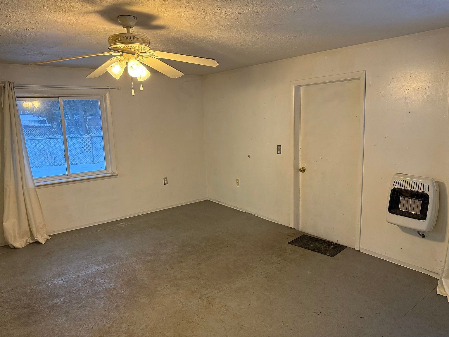 704 Isham St — image 12